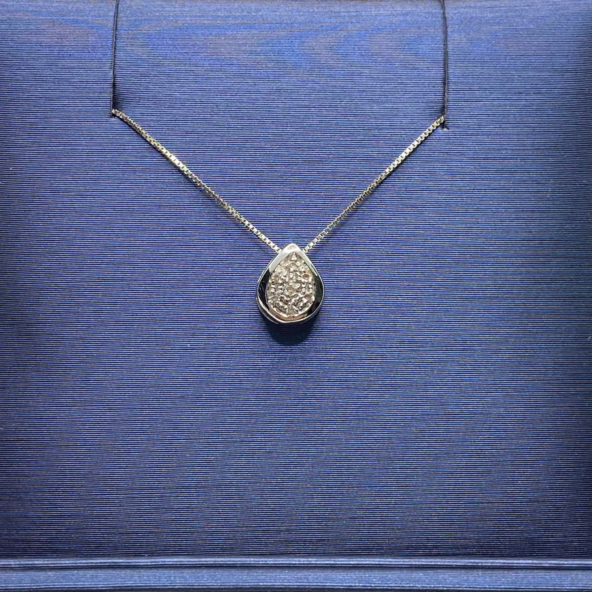 Collana a Goccia in Oro Bianco e Brillanti Ct. 0.05