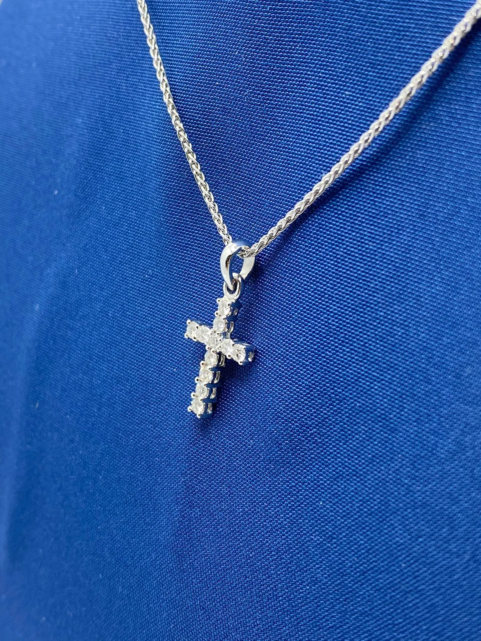 Collana Recarlo Con Croce in Oro Bianco e brillanti Ct. 0,26