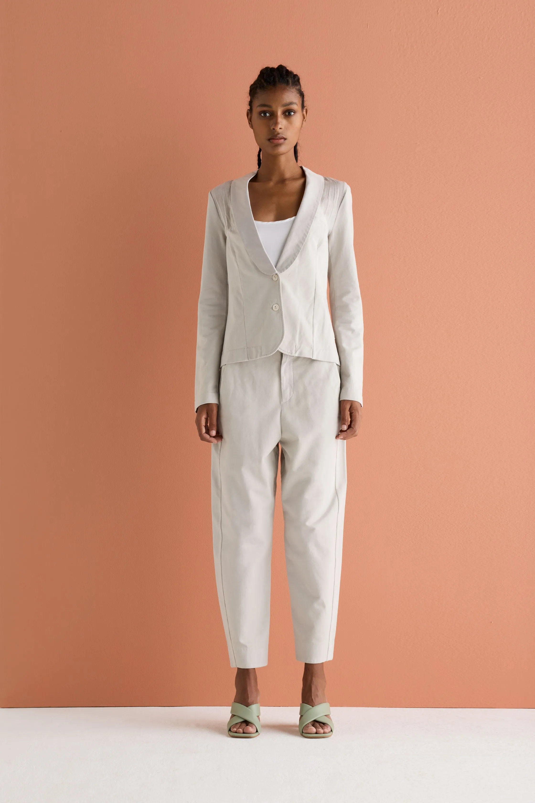 European Culture  ---------    ------------Pantalone Carrot 07MU 2261