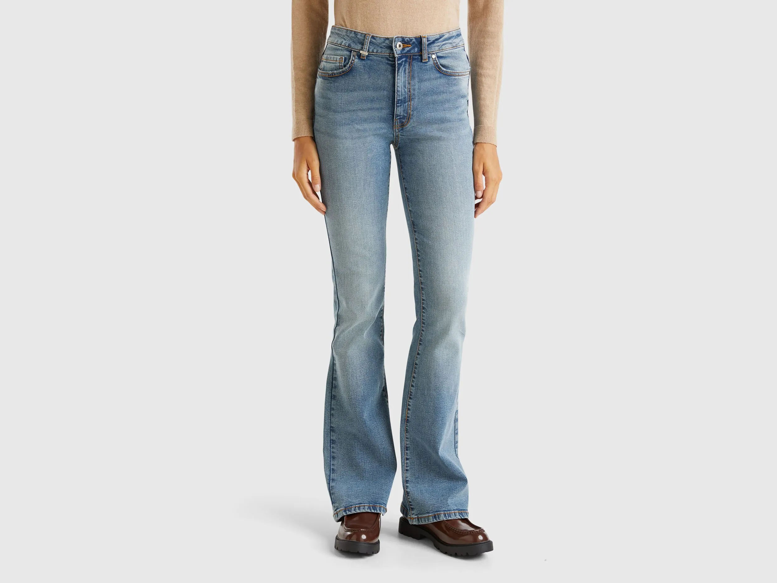 Nuovi arrivi Jeans a zampa in misto cotone riciclato