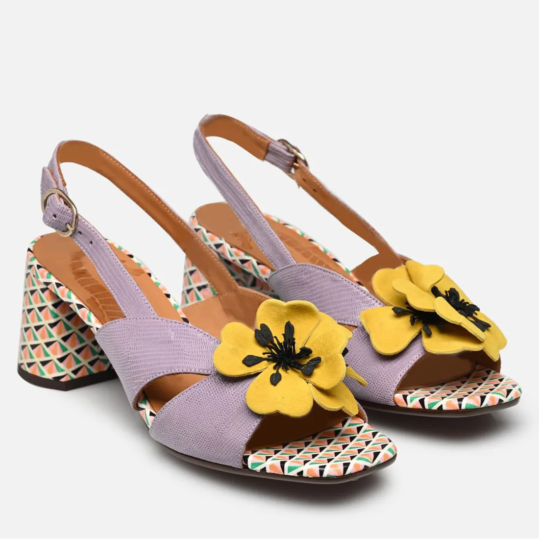 Sandalo Chie Mihara Rutina lilla con fiore giallo