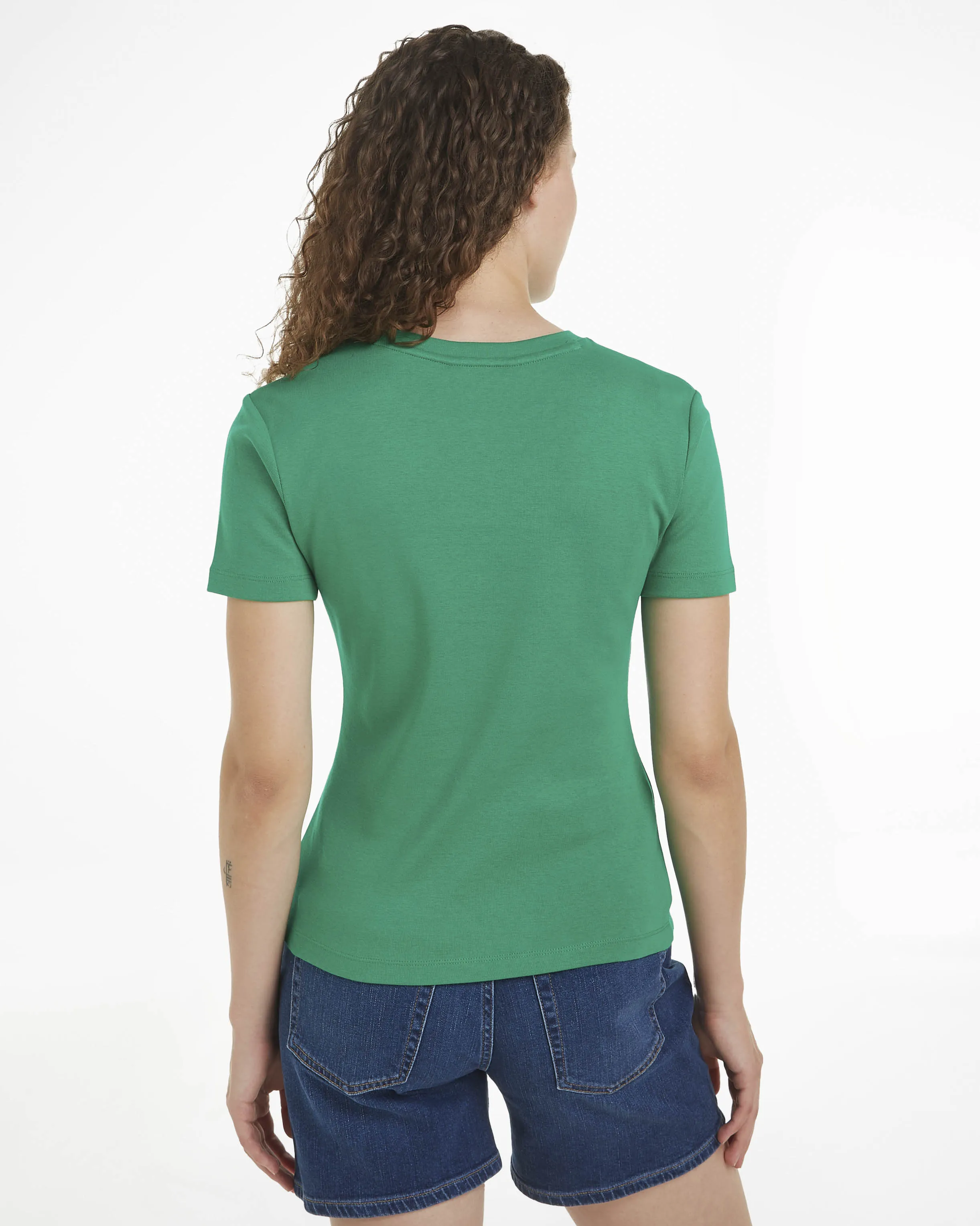 T-shirt girocollo verde in cotone rigenerato con flag logo ricamata sul petto