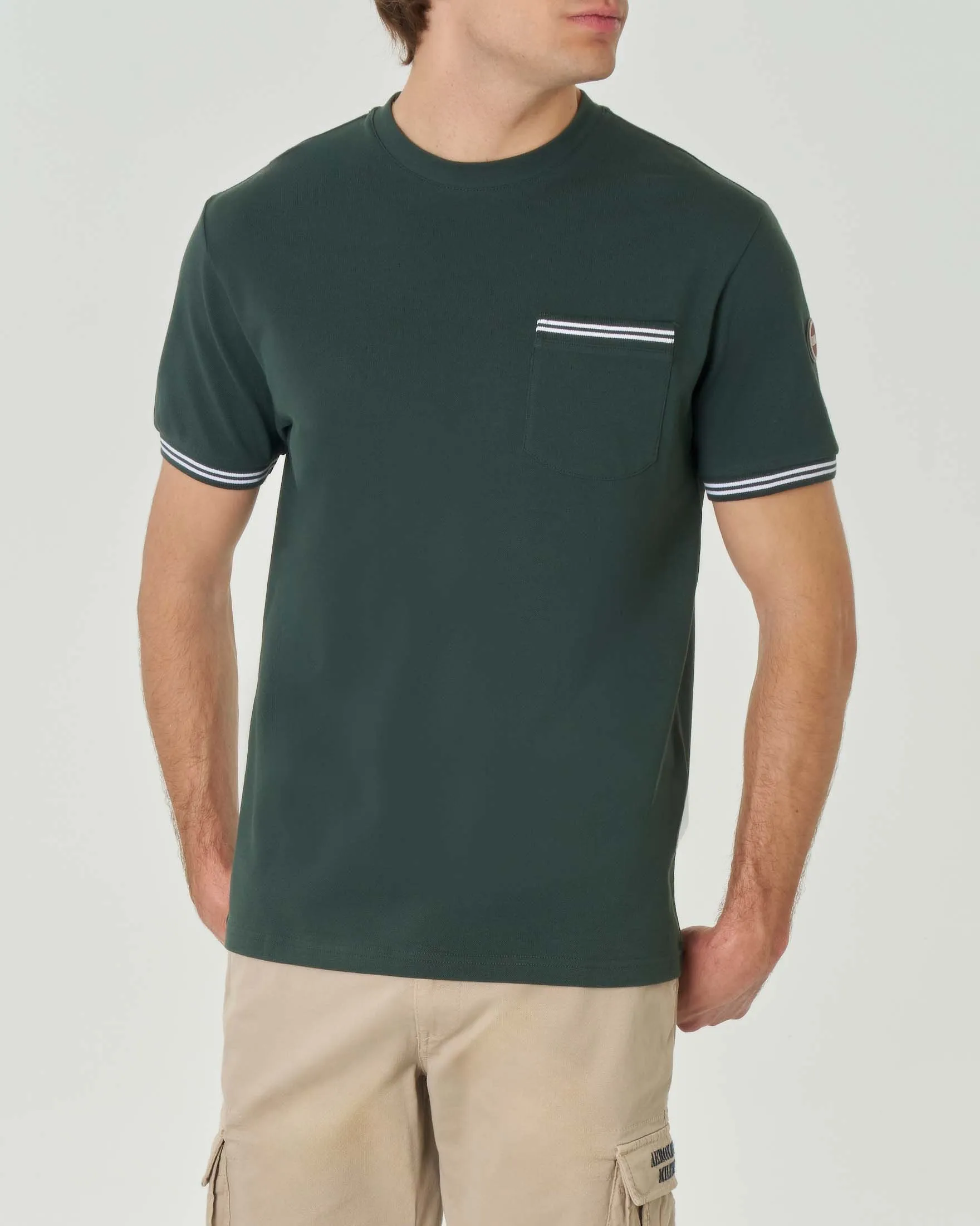 T-shirt verde scuro mezza manica in piquè di cotone con taschino sul petto e bordino a righe bianche